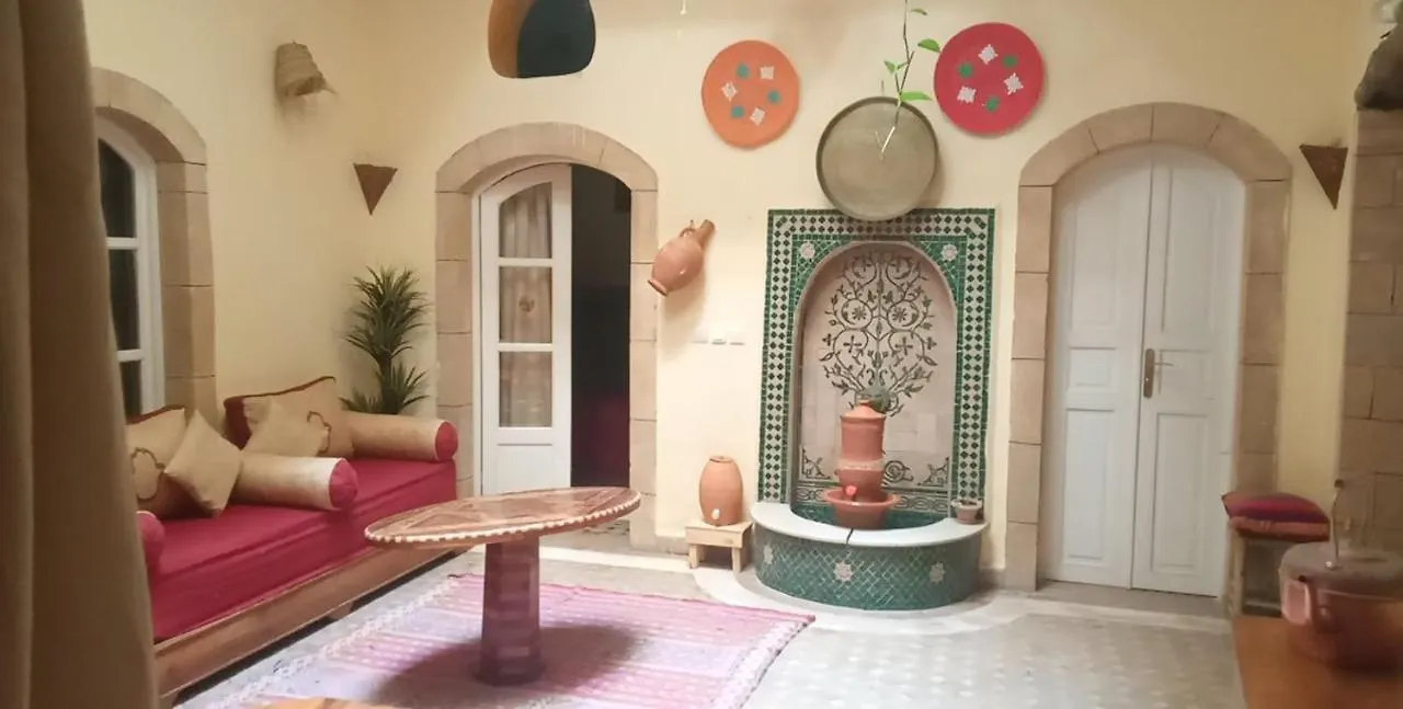 Riad Darko contacts